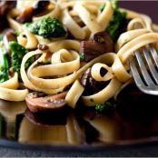 FETTUCCINE w/BRAISED MUSHROOMS & BROCCOLI